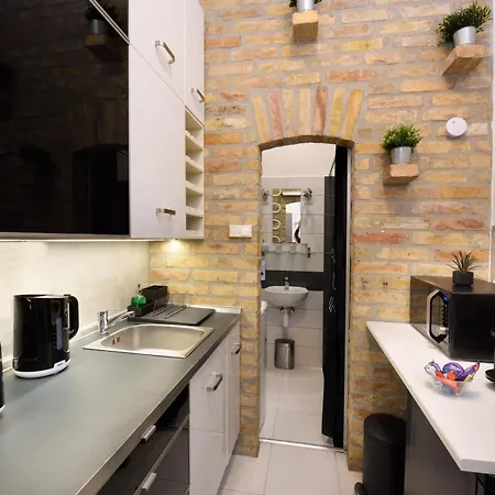 V26 - In The Center New With Ac Budapest