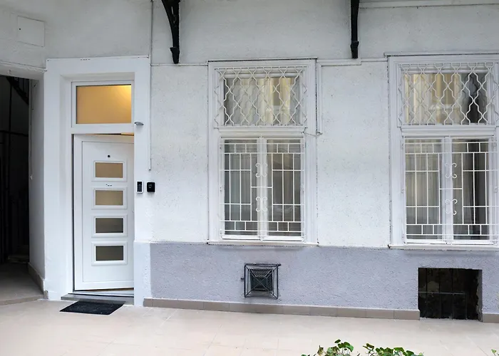 V26 - In The Center New With Ac Budapest